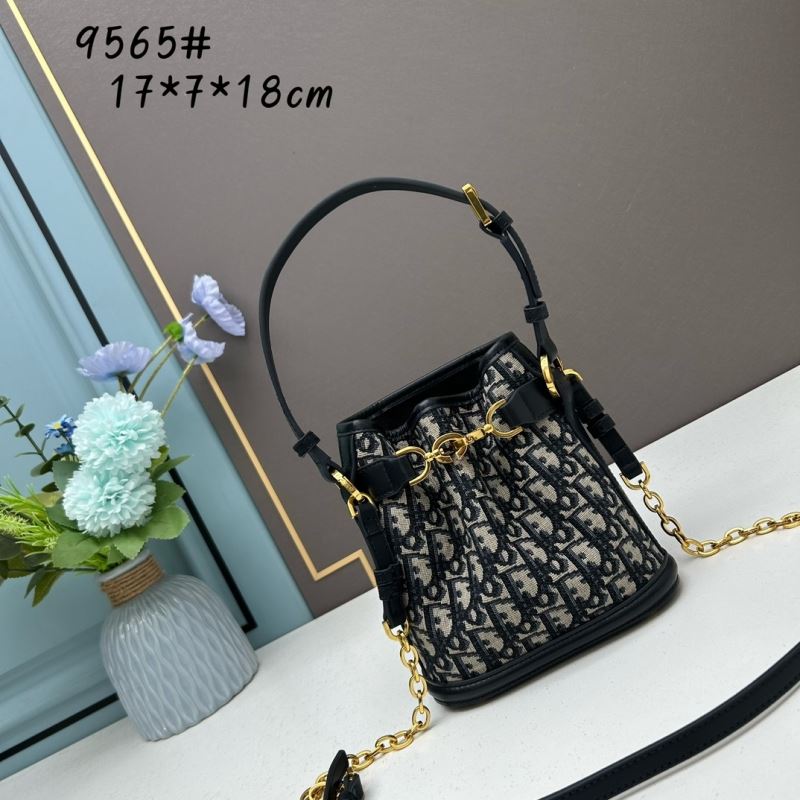 D*or bucket bags